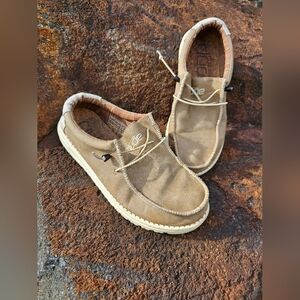 EUC Hey Dude Wally Recycled Leather Travertine Size Women's 10, Men's 8